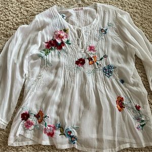 Johnny Was, White blouse with neckline tie, size Large